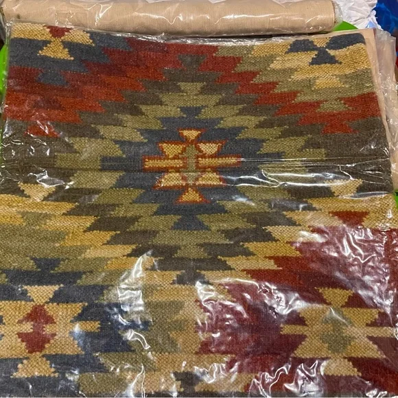 RARE! New Pottery Barn SW Tribal Kilim Pillow Cover, 18” #4 - Picture 7 of 7